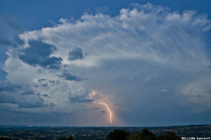 120823_21h14_meso_supercell1.jpg